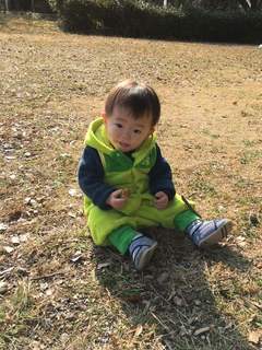 1歳児石も食べる.jpg