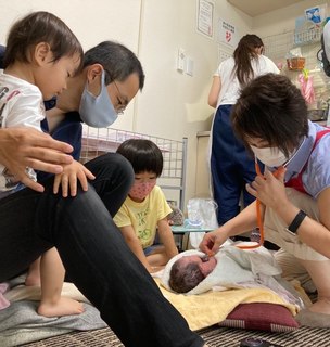 みんなで見守る.jpg