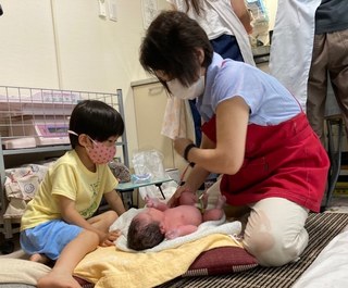 生まれたて&6歳.jpg
